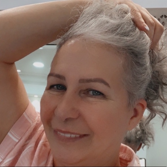 Meet Hanan Trusted Seller 5* Rating Fast shipping Posh Ambassador - Picture 6 of 11